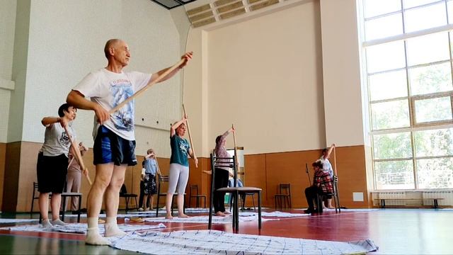 Гимнастика на стульях и с палками смотреть онлайн