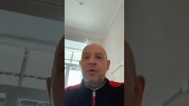 Хворий на коронавірус житомирянин скаржиться на погані умови в лікарні смотреть онлайн