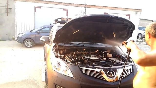 Моем двигатель мойкой Elitech М 1500 РС с китайским пеногенератором MJJC . смотреть онлайн