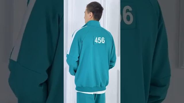 Спортивный костюм "Игра в кальмара" смотреть онлайн