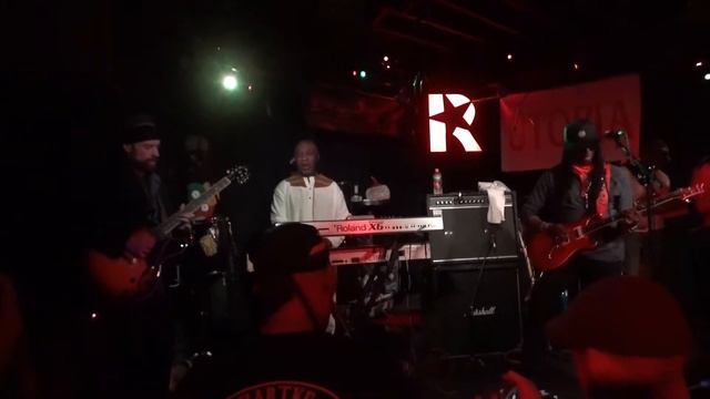 Heathen - (Bob Marley) - Performed by Junior Marvin and His Wailer's смотреть онлайн