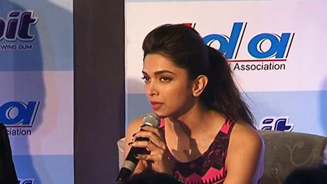 Deepika Padukone Unveils The New Orbit Ida Oral Health Card - Latest Bollywood News смотреть онлайн