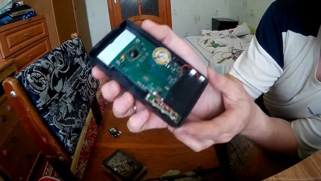 Небольшой ремонт мультиметра DT 832 смотреть онлайн