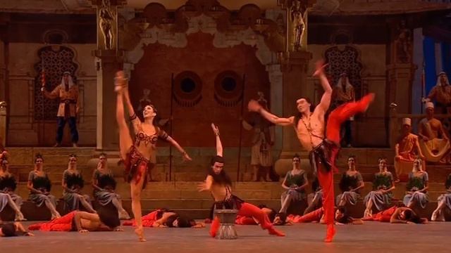 LA BAYADÈRE - Dance with Drum (Bruna Gaglianone, George Gusev & Denis Savin - Bolshoi Ballet) смотреть онлайн