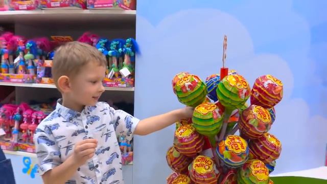 ВЛОГ Синий язык от Ваты Огромный Магазин Сладостей. Чупа-Чупсы и Много конфет! HD 2018 смотреть онлайн