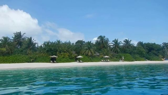 Какого цвета вода на Мальдивах? смотреть онлайн