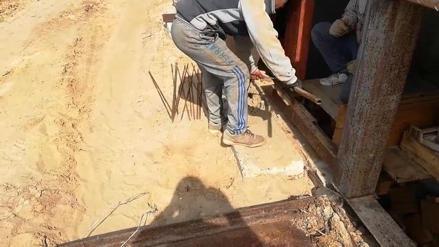 Как просто и быстро изогнуть "лягушку" из 10арматуры на пространственный каркас бетонной плиты. смотреть онлайн