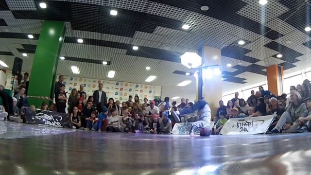 Володя \ Брейк-данс \ Break dance (Детский дом) смотреть онлайн