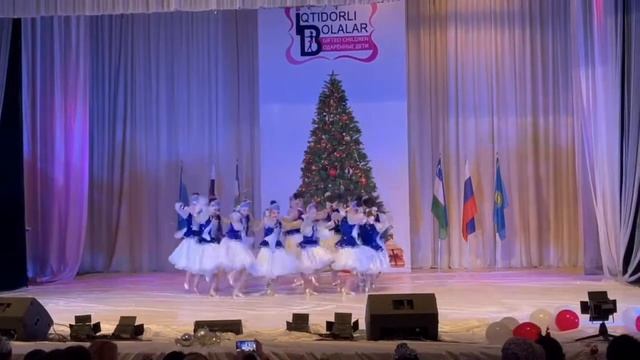 Танец 'Зимушка Зима' смотреть онлайн