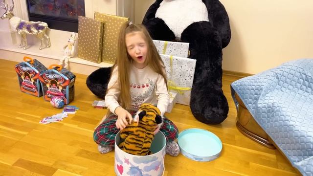 АЙФОН 13 Pro Max ? РАСПАКОВКА КРУТЫХ ПОДАРКОВ ? На Новый 2022 Год ? Что Мне ПОДАРИЛИ? Валенсия Лаки смотреть онлайн