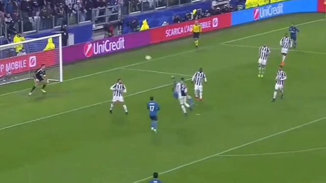 Гол Роналду через себя?(Едит)