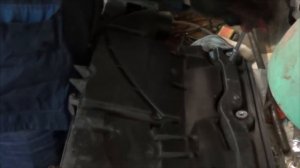 Замена воздушного фильтра Ford Fusion 1.6i.f136Замена воздушного фильтра Ford Fusion 1.6i