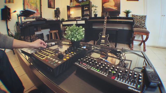 One & Two Sessions ep. 1 - Dawless deep house jam with MPC One, SE-02 and Microfreak смотреть онлайн