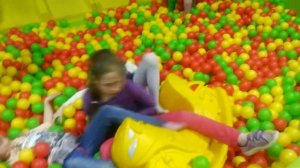Развлечение для детей Детская игровая комната Entertainment for children Children's playroom Часть