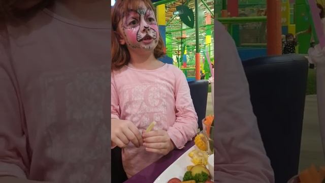 Замания , огурцы , морковные палочки смотреть онлайн