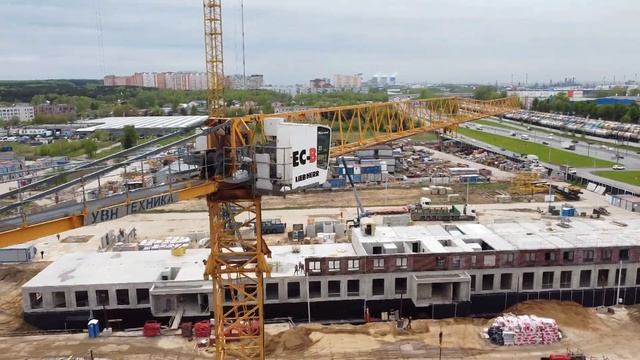Стройка. Башенный кран КБ 515. Башенный кран Liebherr. Белая Дача парк. Tower crane смотреть онлайн
