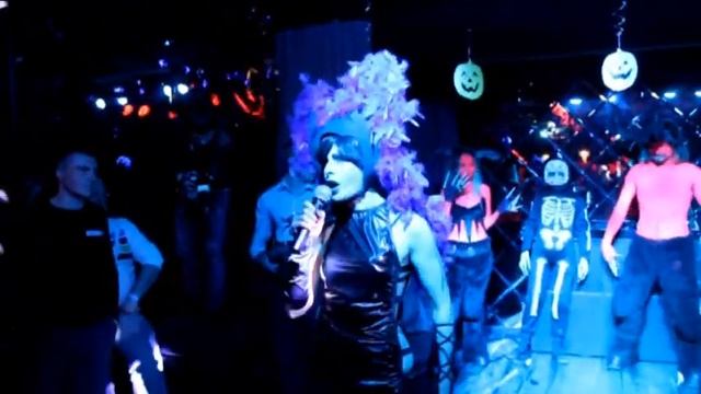 Ведущие и шоу на Halloween смотреть онлайн