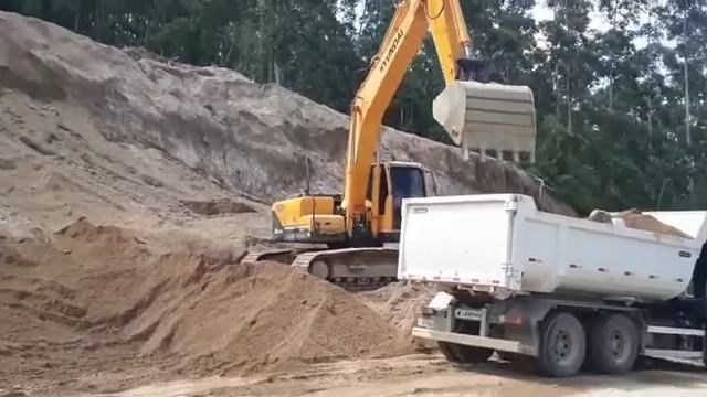 ESCAVADEIRA HYUNDAI  R220LC-9S DISPONÍVEL PARA VENDA