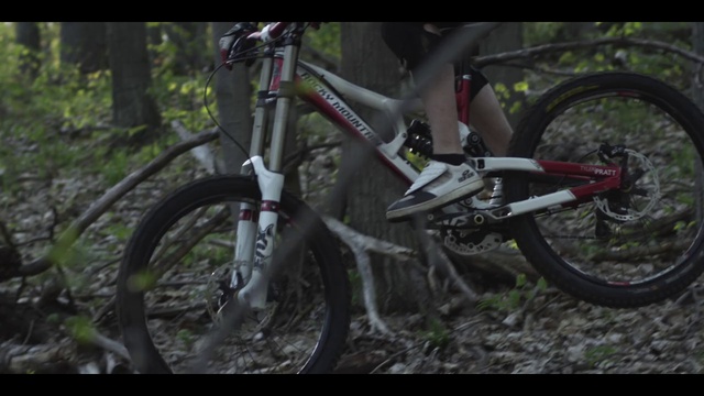По лесам на горном велосипеде смотреть онлайн