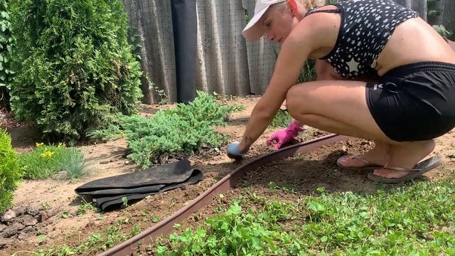 КЛУМБА БЕЗ СОРНЯКОВ.  АГРОВОЛОКНО НА КЛУМБЕ.