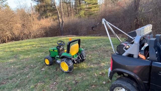 Tow truck rescue with kids ride on toy truck and tractor. Educational how winches work | Kid Crew смотреть онлайн