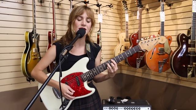 Eva B. Ross singing "Neighborhood" at Norman's Rare Guitars смотреть онлайн