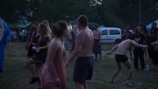 Рок, «Сюрстремінг» та шибарі: під Полтавою триває «КолоСальний Мотофест 2021» смотреть онлайн