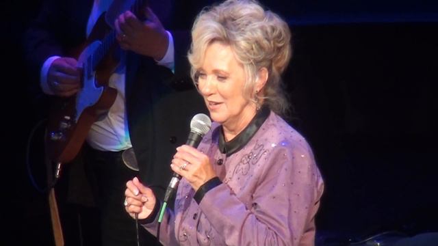 Connie Smith & The Sundowners with Marty Stuart - Singing The Blues смотреть онлайн