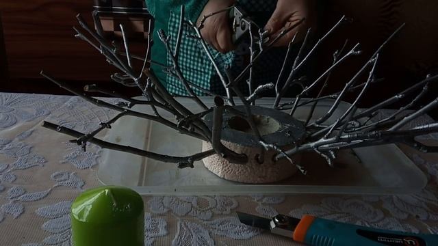 Простой и Дешевый Новогодний Декор // ПОДСВЕЧНИК из Природного Материала смотреть онлайн
