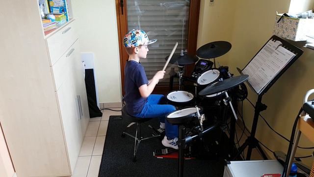 David (7) plays "Adele - Rolling In The Deep" (Drum Cover) on E-Drum Roland TD-11kv with VH-11 смотреть онлайн