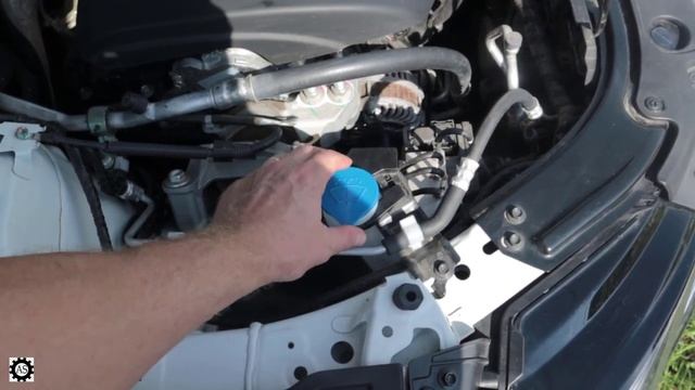 Как залить омывающую жидкость в Mazda 6 смотреть онлайн