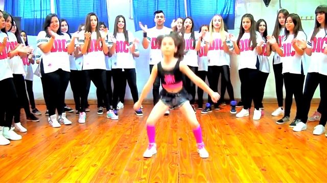 Shaky Shaky Ft. Candela - Reggaeton by Dance is convey (HD) смотреть онлайн