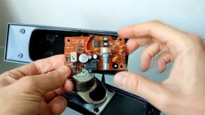 Как убрать треск хрип шум в настольных компьютерных колонках