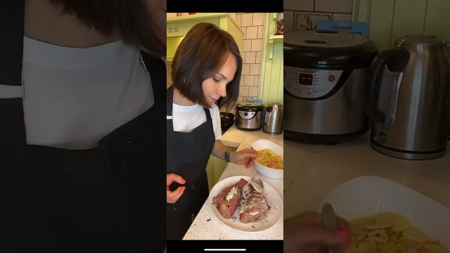 Морской окунь в духовке с овощами? смотреть онлайн