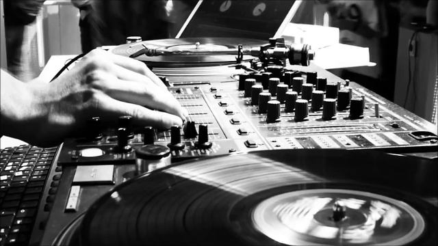 House Music & Club Sounds - OOC (2 Hours Mix - DJ DeeKaa) смотреть онлайн