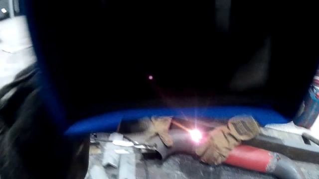 Прихватка отводов к трубам