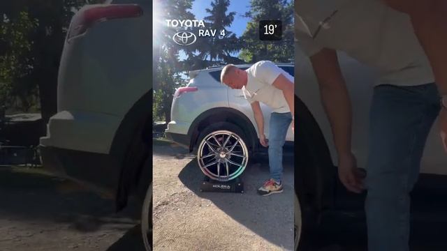 Toyota RAV4 на примерке дисков #литыедиски #toyota смотреть онлайн