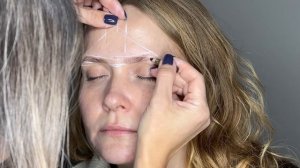 Отрисовка бровей перед перманентным макияжем, создание перманентна в следующем видео