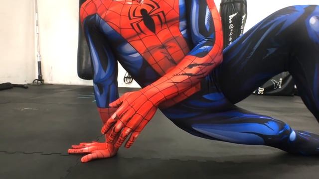 Spider-Man Push up Tutorial - How To Properly Perform A Spider-Man Push Up смотреть онлайн