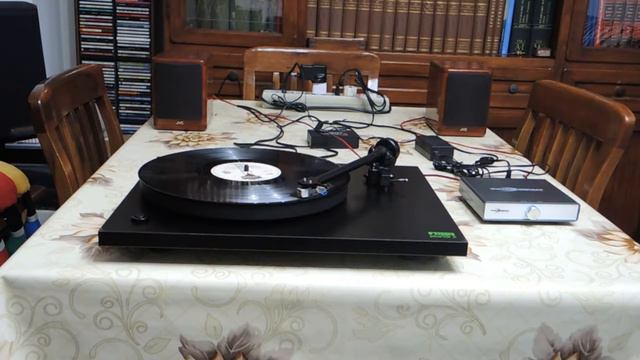 REGA planar2 with NAD RB-101 tonearm and Rega Carbon cartridge смотреть онлайн