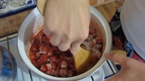 Клубничный конфитюр с  ягодами
