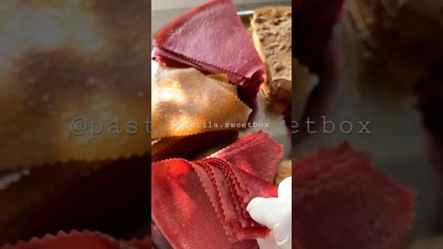 Изготовление крафтовой пастилы из ягод и фруктов. Без сахара. Наш инстаграм @pastila.sweetbox смотреть онлайн