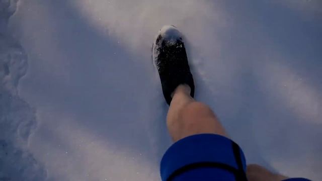 Бегаю в шортах и босиком - тренирую иммунитет холодом. Free video & music смотреть онлайн