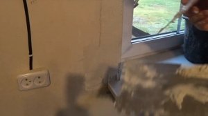 Оконные откосы из гипсокартона в деревянном доме.