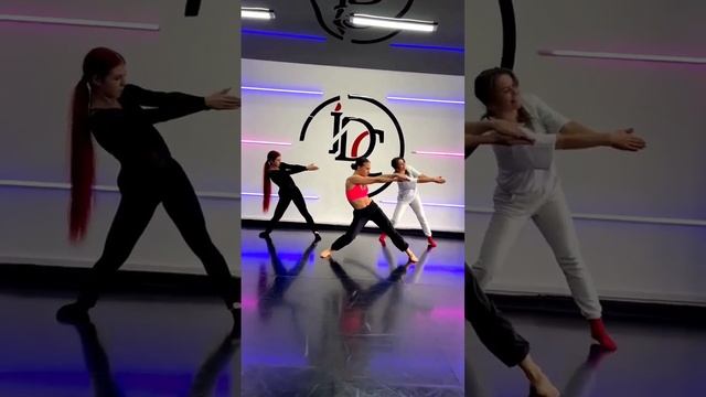 Танцы от Саши Трусовой и Кристины Шмидт??? смотреть онлайн