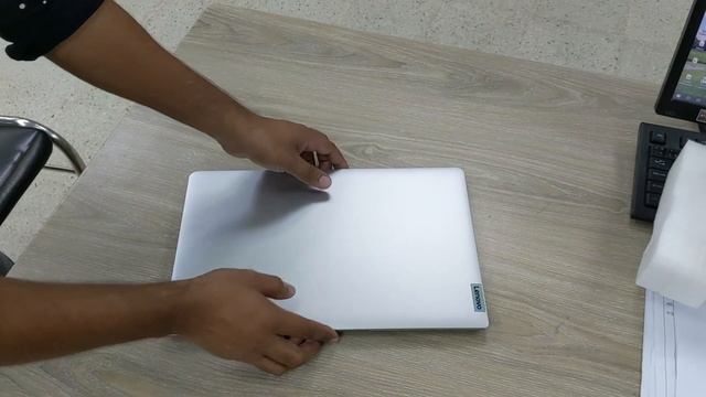 Lenovo IdeaPad 1 15ADA7 AMD Ryzen 3 3250U Review | The Best Budget Laptop 8GB RAM 512GB SSD