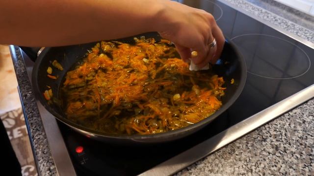 Как НАКОРМИТЬ семью ВКУСНО и НЕДОРОГО | Ленивые Пельмени (выпуск 7) смотреть онлайн