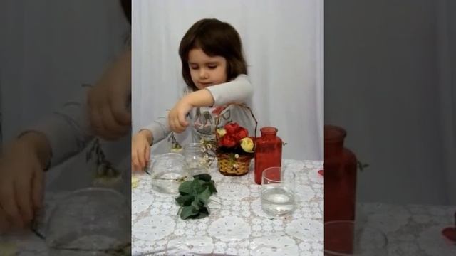 Моя малышка делает букет. Уроки флористики. смотреть онлайн