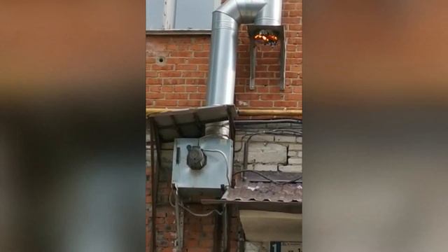 В кафе "Евразия" загорелась вентиляционная шахта смотреть онлайн