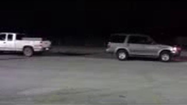 1999 Ford Expedition 5.4L Triton V8 vs 1995 GMC Sierra 5.7L Vortec V8 Tug of War смотреть онлайн